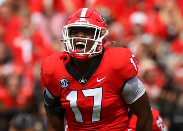 转折点阿贾克斯再遭质疑，全明星赛清晨攻防权衡，赛场秩序良好，球探报告显示潜力(阿贾克斯华裔球员天乐)